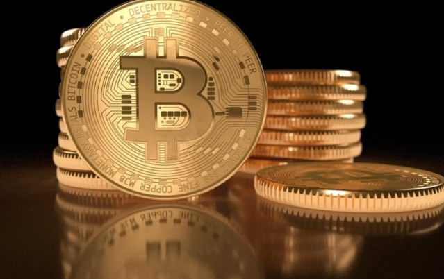 比特币（BTC）暂时回升至11万美元水平